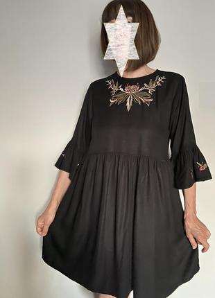 Чёрное  платье-туника с вышивкой свободного кроя  46-50(хl).