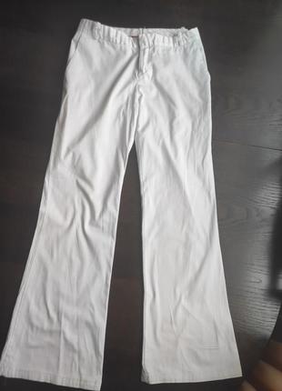 Белые коттоновые брюки клеш