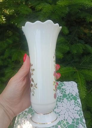 Продам фарфоровую ваза , цветы на вазе расписаны вручную