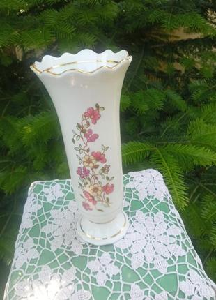 Продам фарфоровую ваза , цветы на вазе расписаны вручную