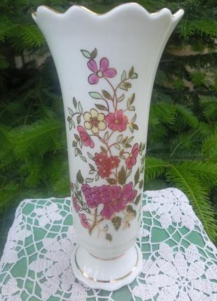 Продам фарфоровую ваза , цветы на вазе расписаны вручную1 фото