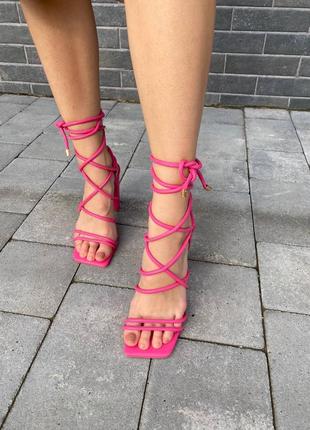 Босоножки с квадратным носком на каблуке розовые4 фото