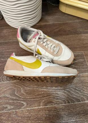 Продам женские кроссовки nike