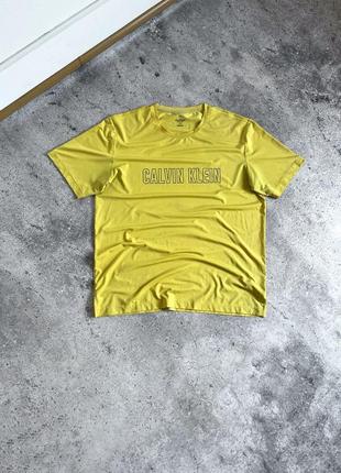 Мужская футболка calvin klein big logo yellow