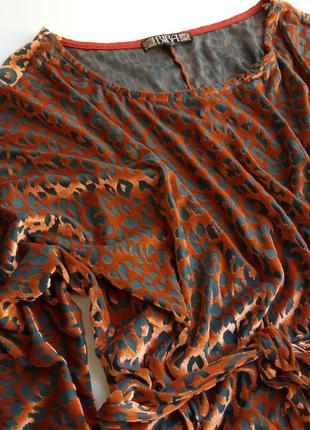 Красива блуза з поясом з фактурної оксамитової тканини в модний принт анималистичный7 фото