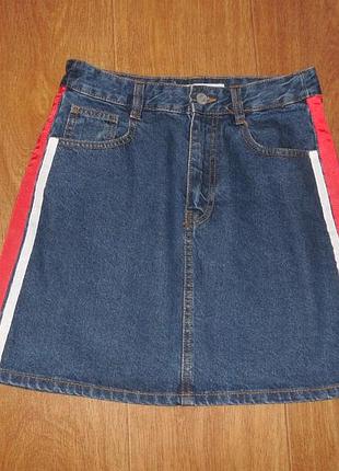 Джинс юбка с лампасиками *stradivarius* denim, р .s (44)