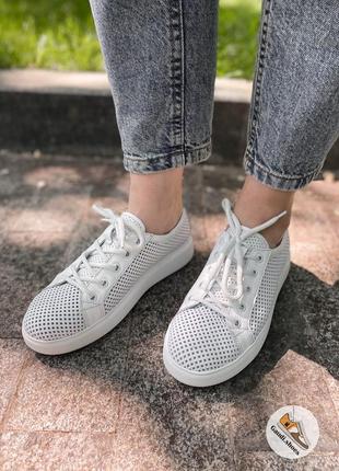 Белые легкие кроссовки кеды из натуральной кожи с перфорацией женская повседневная обувь2 фото