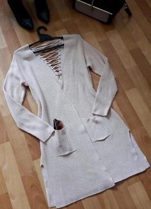 Раскошный бежевый кардиган со шнуровкой на спинке