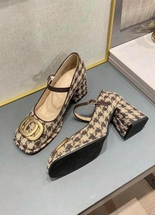 Прекрасные туфли в стиле gucci