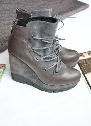 Кожаные серые ботинки на шнурках 39 размер ботинки на платформе сост. новых1 фото