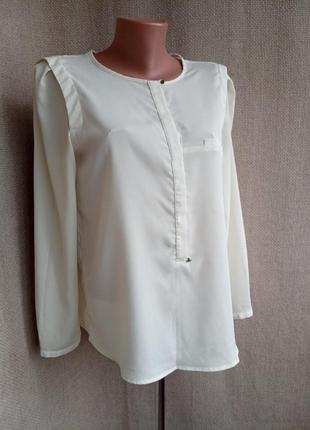 Блуза молочного кольору