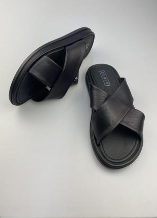 Шкіряні шльопанці