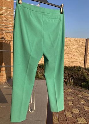 Шикарные зауженные брюки р.40 ( м-l) цвет бомбезный2 фото