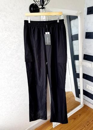 Черные прямые брюки карго с эластичной талией7 фото