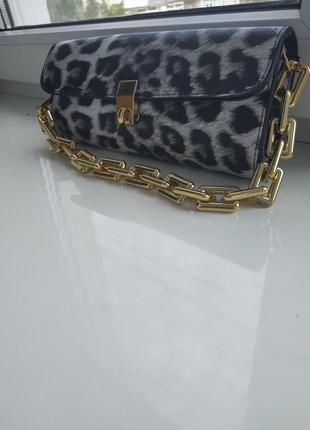 Красивая элегантная леопард.сумочка на золотой цепочке3 фото