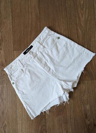 Белые джинсовые шорты с вышивкой replay размер 27 или s2 фото