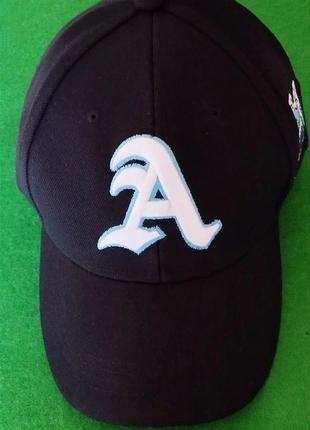 Бейсболка стильна помітна4 фото