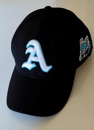 Бейсболка стильна помітна3 фото
