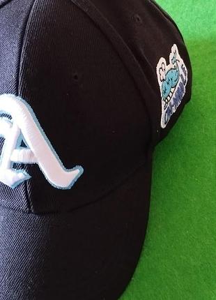 Бейсболка стильна помітна7 фото