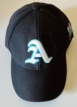 Бейсболка стильна помітна6 фото
