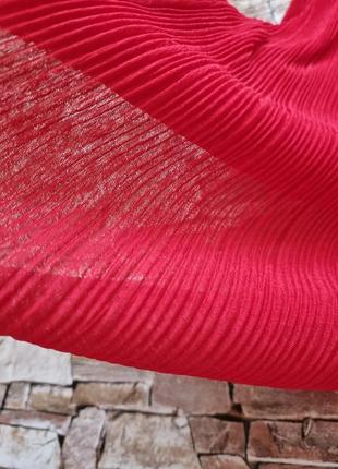 Красное гофрированное платье миди zara с оборкой.7 фото