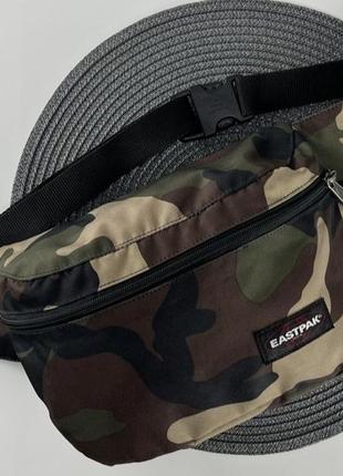 Бананка eastpak camo, оригінал, середніх розмірів