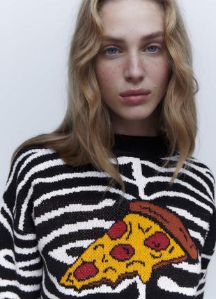 Zara стильный свитер с принтом пицца2 фото