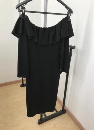 Платье zara чёрное с воланом и рукавами 3/4