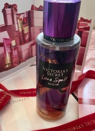 Парфюмированный спрей для тела victoria's secret love spell noir mist