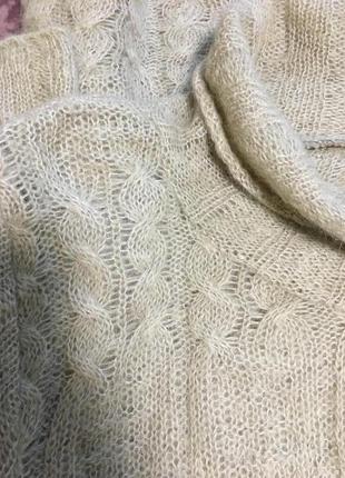 Нюдовый мохеровый свитер с хомутом,в косы ,италия4 фото