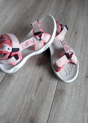 Босоніжки сандалії нові рожеві на липучках,40 розмір