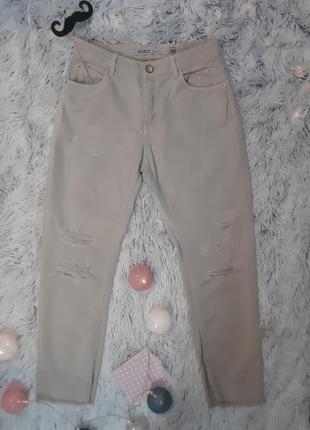 Стильные нюдовые джинсы бойфренды с бахромой zara, размер 32.