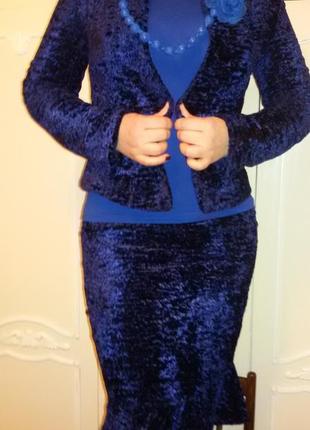 Элегантный синий бархатный (велюровый) костюм, узкая юбка - рыбка1 фото