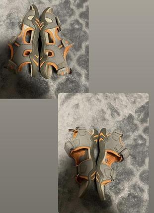 Зручні дитячі босоніжки