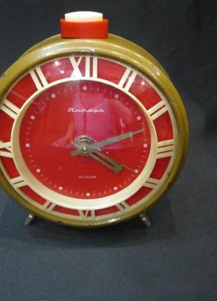 Будильник настольный "янтарь" made in ussr. рабочий. № 4