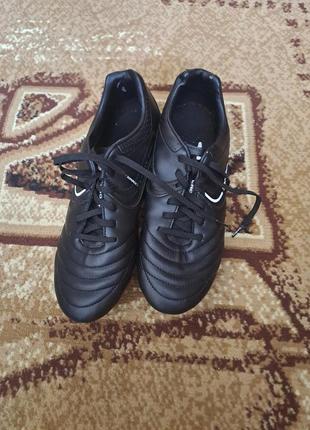 Футбольные бутсы