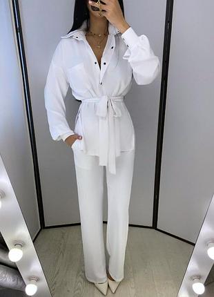 Костюм классика деловой прогулочный рубашка с поясом брюки клешццо белый голубой черный беж