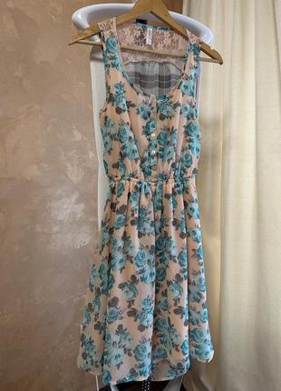 Плаття з мереживом