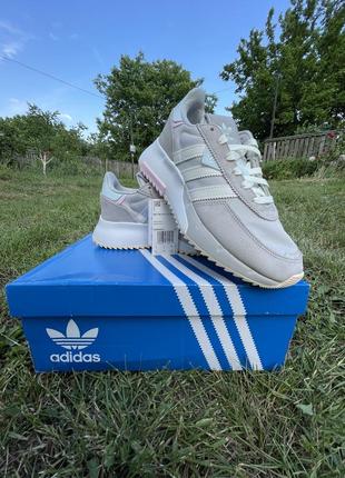Кросівки жіночі adidas