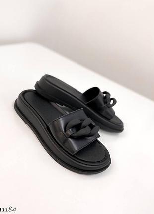 Шлепанцы с цепочкой кожа