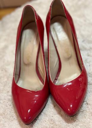 Туфлі лакові