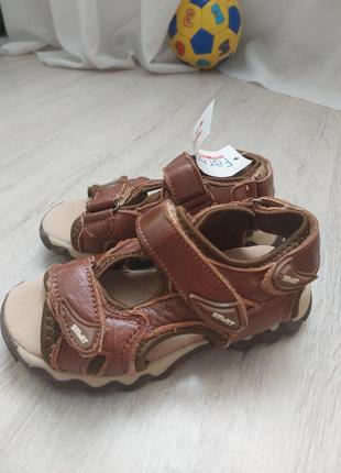 Сандалі. босоніжки. дитячі шкіряні сандалі
