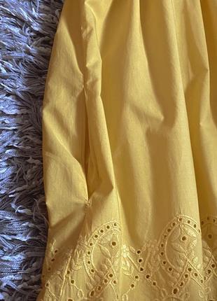 Желтое мини платье из прошвы с рукавами буфами zara9 фото