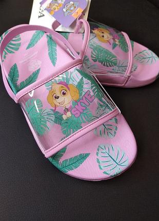 Шлепки на резинке на девочку