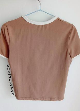 🆂🅰🅻🅴 светло-коричневая кроп футболка с контрастной окантовкой и вестерн принтом montana primark2 фото