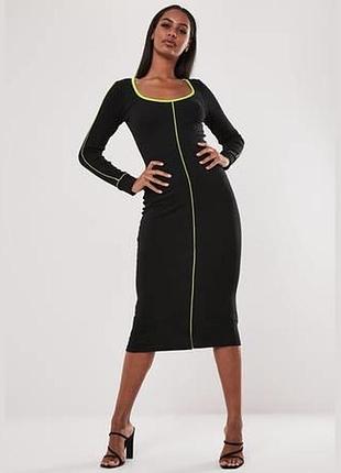 Платье с неоновой отделкой