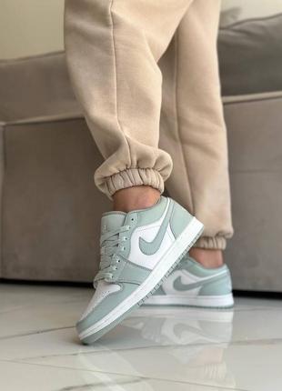 Женские кожаные кроссовки nike air jordan retro 1 low grey mint#найк3 фото