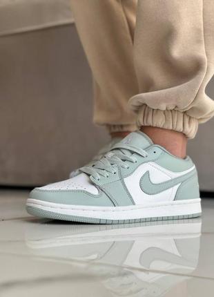 Женские кожаные кроссовки nike air jordan retro 1 low grey mint#найк4 фото