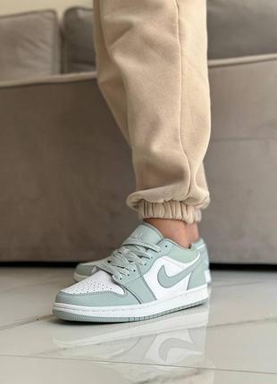 Женские кожаные кроссовки nike air jordan retro 1 low grey mint#найк
