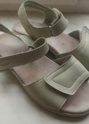 Качественные кожаные босоножки, сандалии free step by crosby на р.36-37 (стелька 23,5 см)